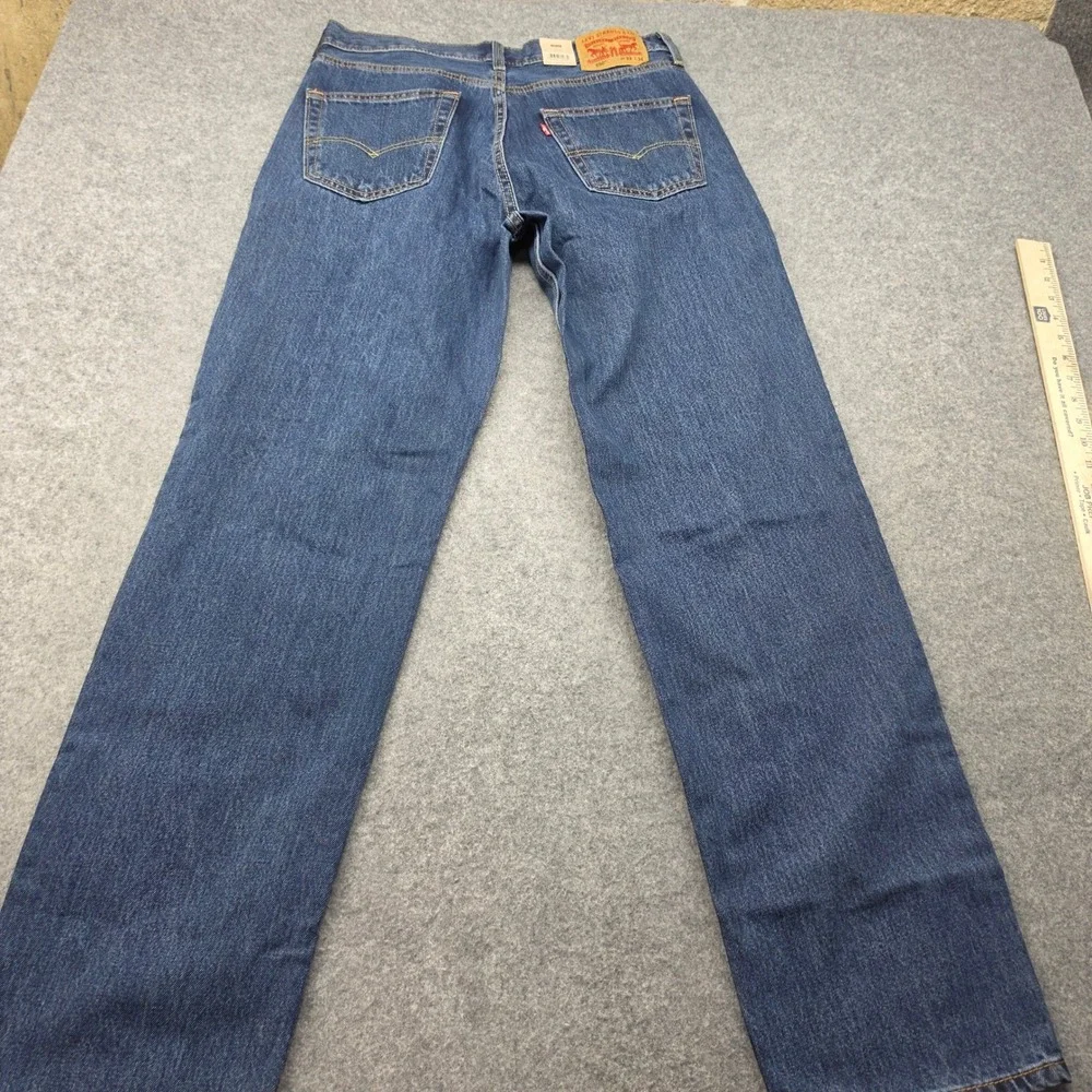 NWT Levis 550 Relaxed Fit Mens Jeans 33x34 Medium Wash Blue Denim 00550-4886
